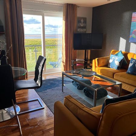 Cockledora, A Luxury Ground Floor Beachfront Apartment Llanelli Extérieur photo
