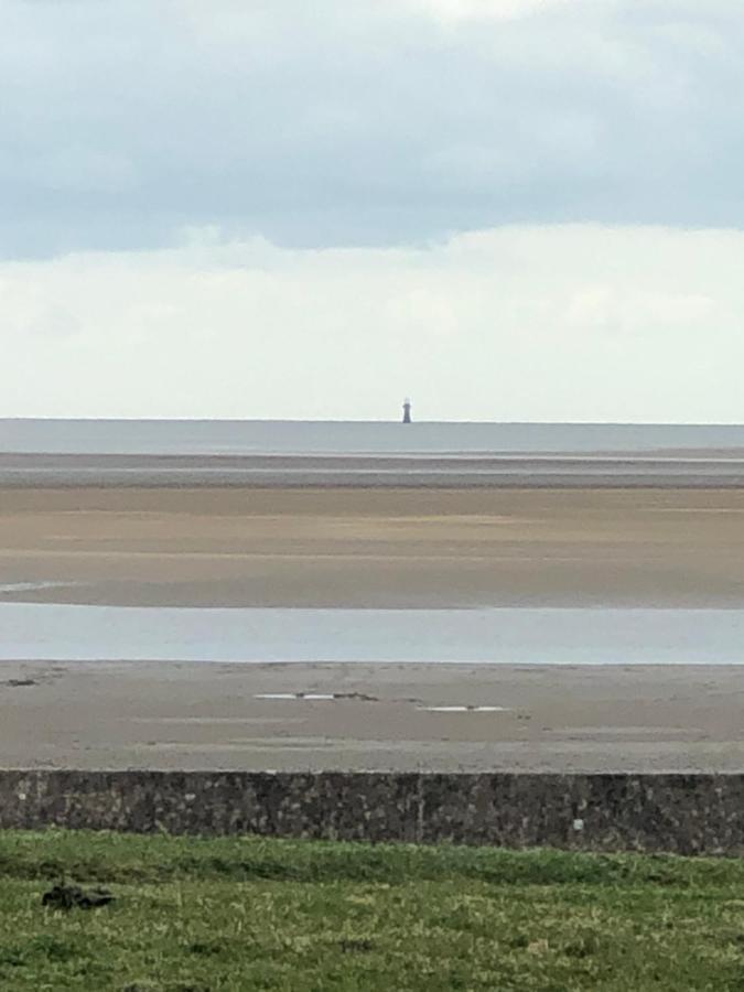 Cockledora, A Luxury Ground Floor Beachfront Apartment Llanelli Extérieur photo