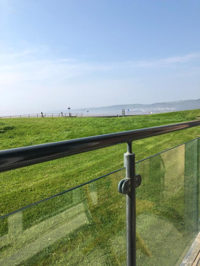 Cockledora, A Luxury Ground Floor Beachfront Apartment Llanelli Extérieur photo