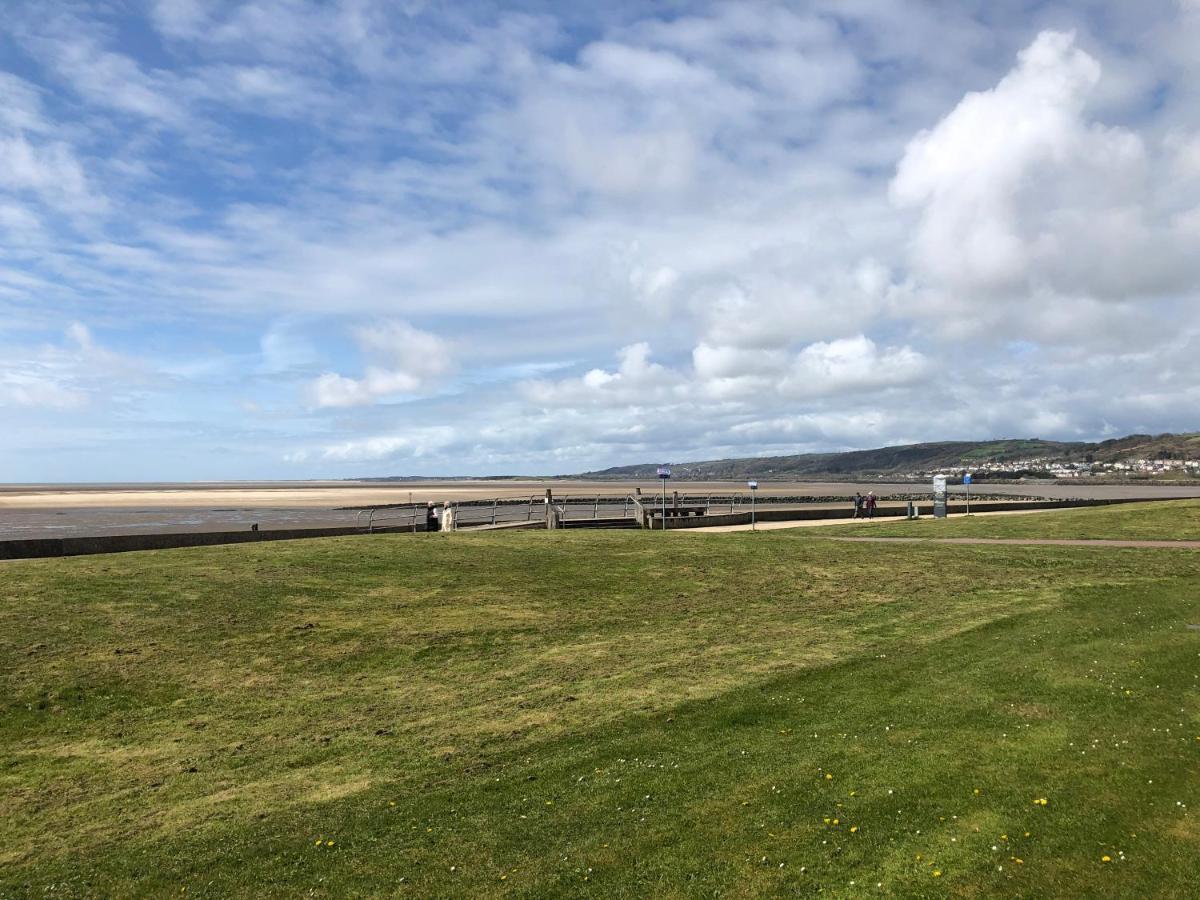 Cockledora, A Luxury Ground Floor Beachfront Apartment Llanelli Extérieur photo