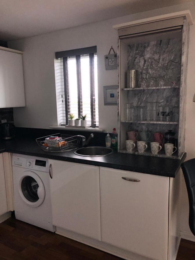 Cockledora, A Luxury Ground Floor Beachfront Apartment Llanelli Extérieur photo