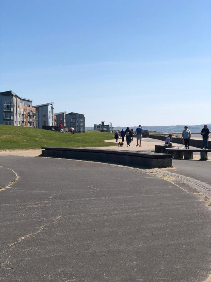 Cockledora, A Luxury Ground Floor Beachfront Apartment Llanelli Extérieur photo