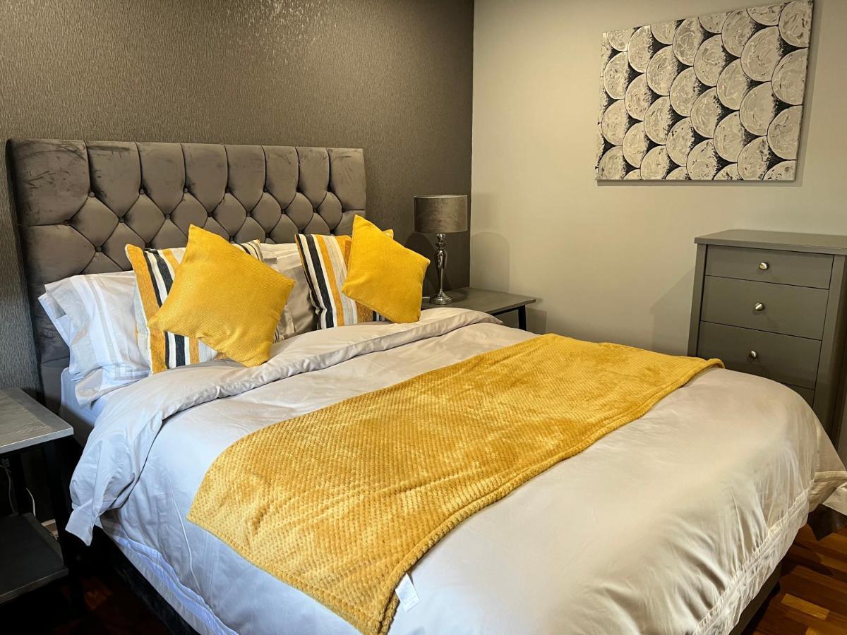 Cockledora, A Luxury Ground Floor Beachfront Apartment Llanelli Extérieur photo