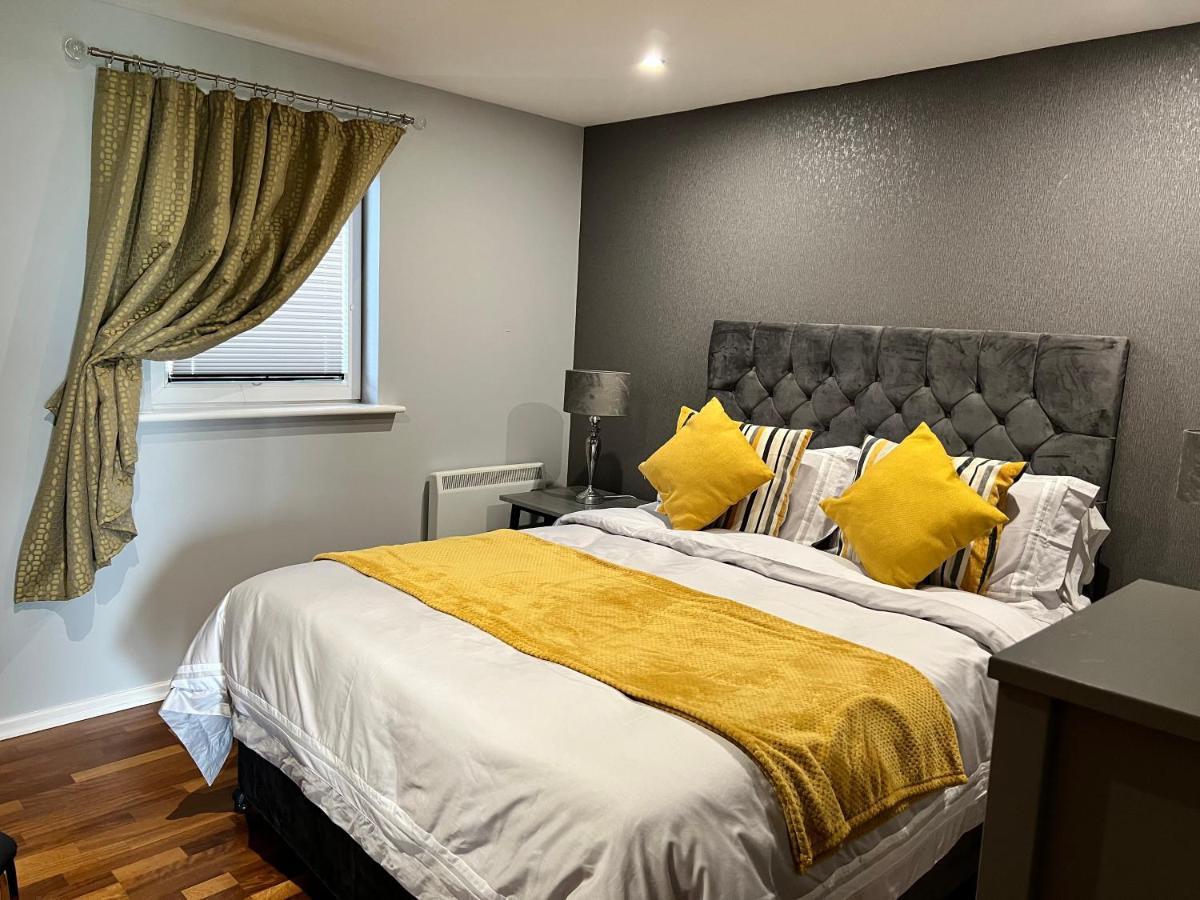 Cockledora, A Luxury Ground Floor Beachfront Apartment Llanelli Extérieur photo