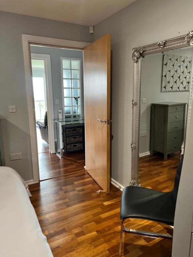 Cockledora, A Luxury Ground Floor Beachfront Apartment Llanelli Extérieur photo