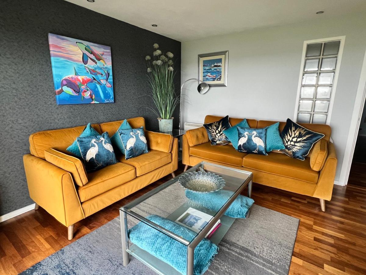 Cockledora, A Luxury Ground Floor Beachfront Apartment Llanelli Extérieur photo