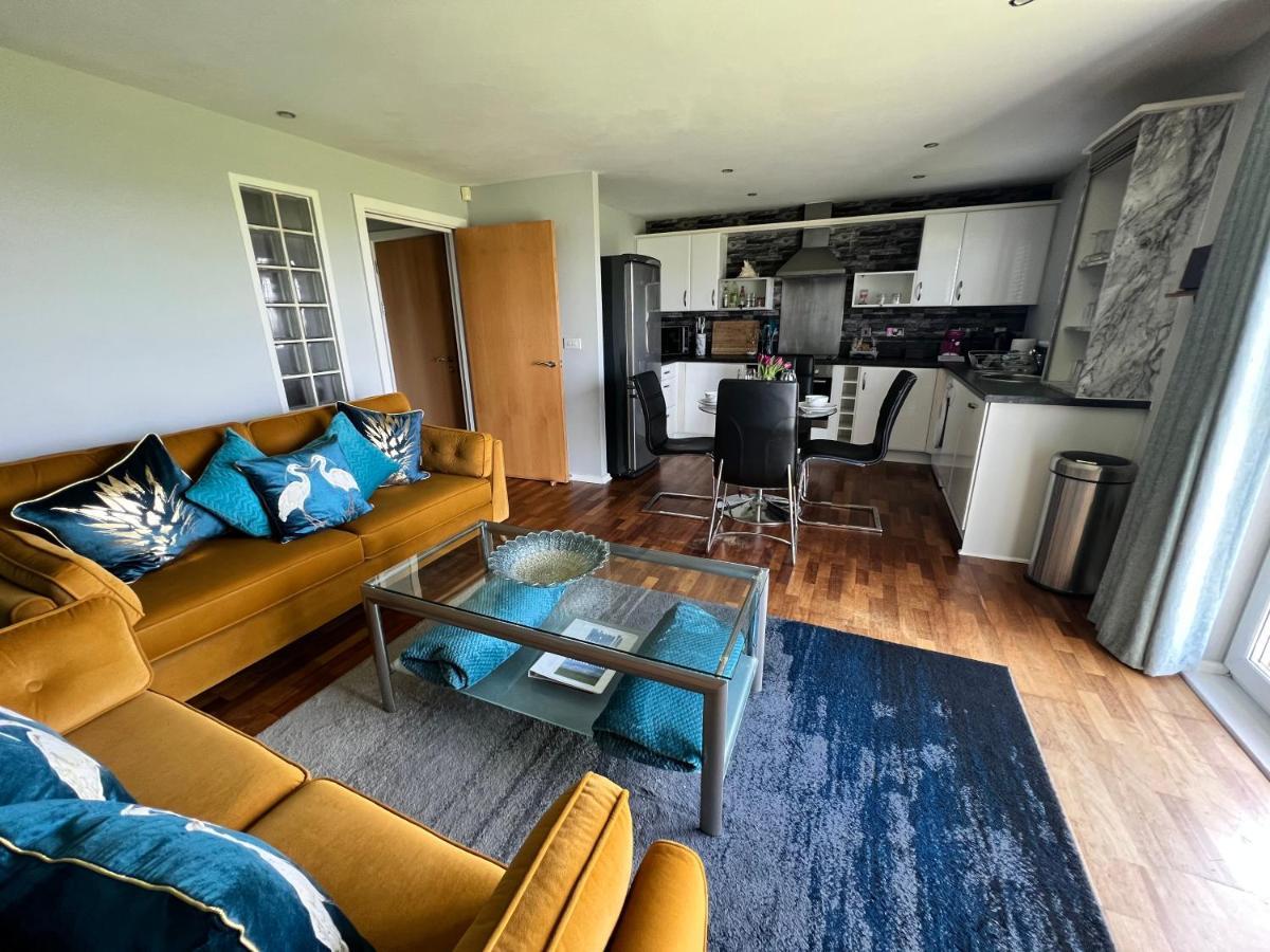 Cockledora, A Luxury Ground Floor Beachfront Apartment Llanelli Extérieur photo
